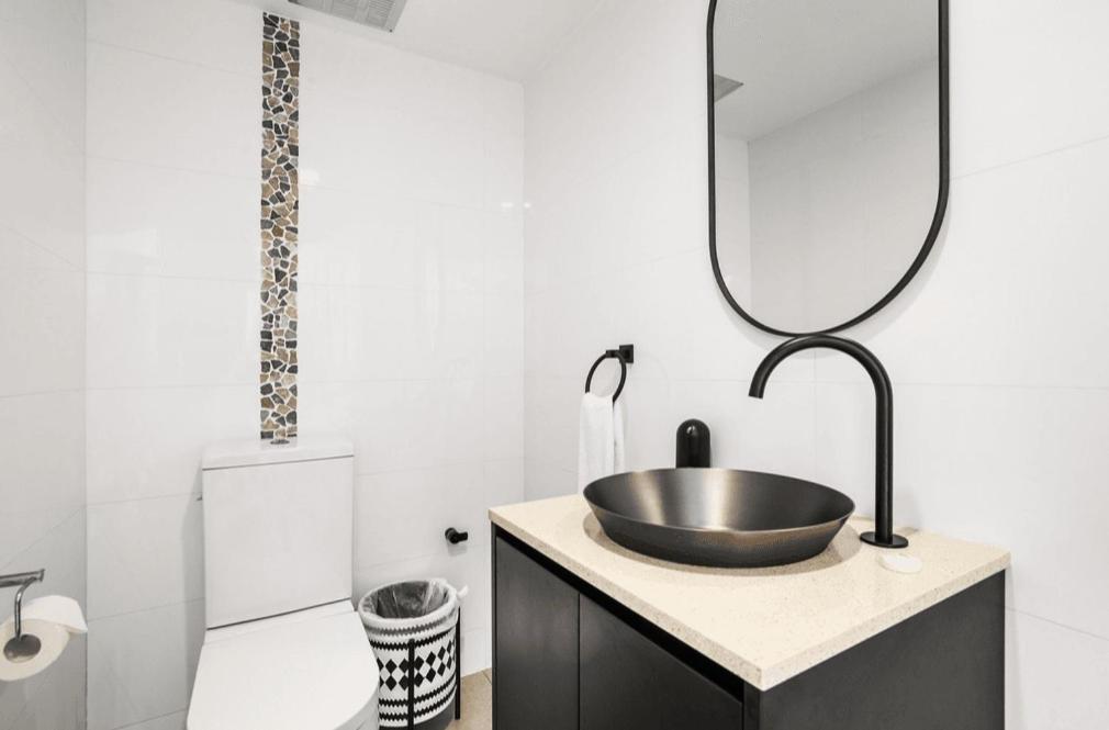 Apartment 3 Bedroom Floor Beachfront In Surfers Paradise - Q *