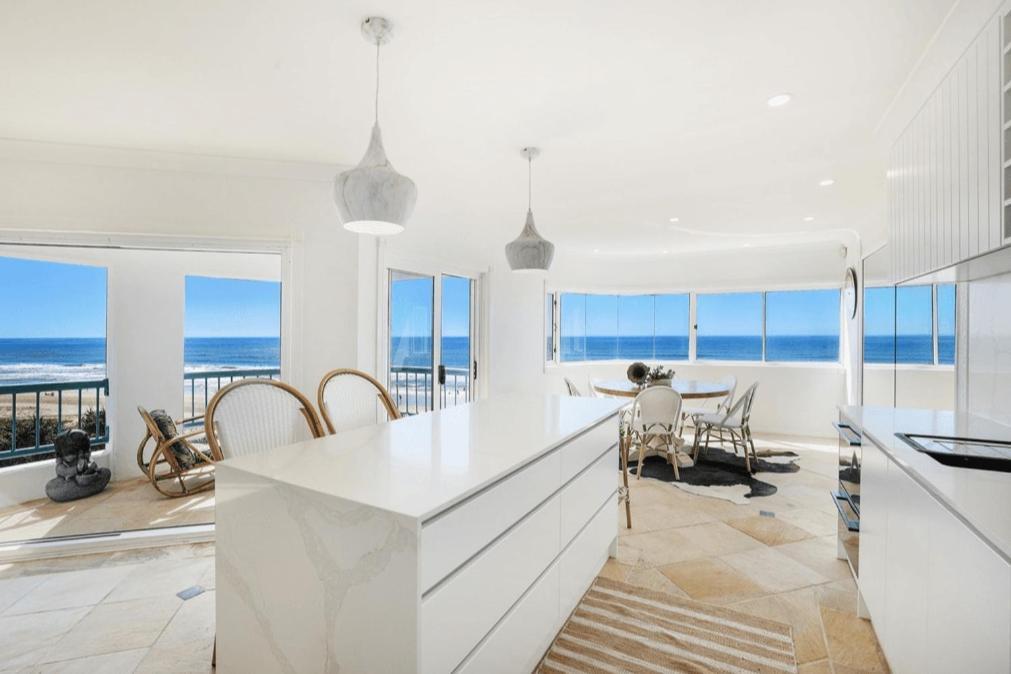 3 Bedroom Floor Beachfront In Surfers Paradise - Q Gold Coast
