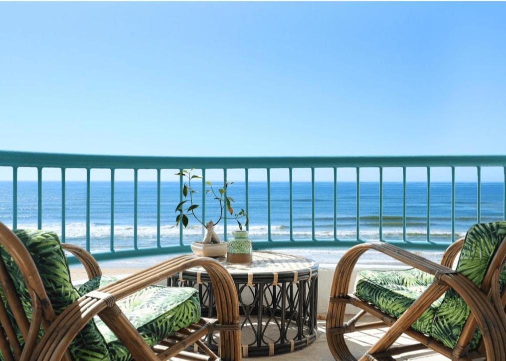 3 Bedroom Floor Beachfront In Surfers Paradise - Q