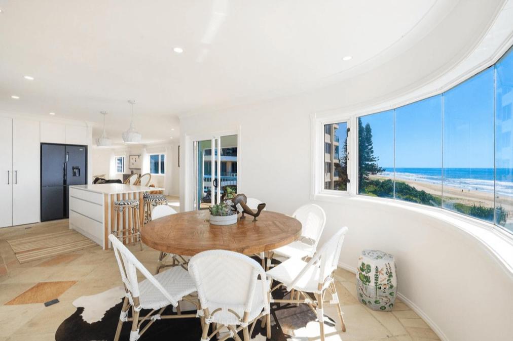Apartment 3 Bedroom Floor Beachfront In Surfers Paradise - Q *