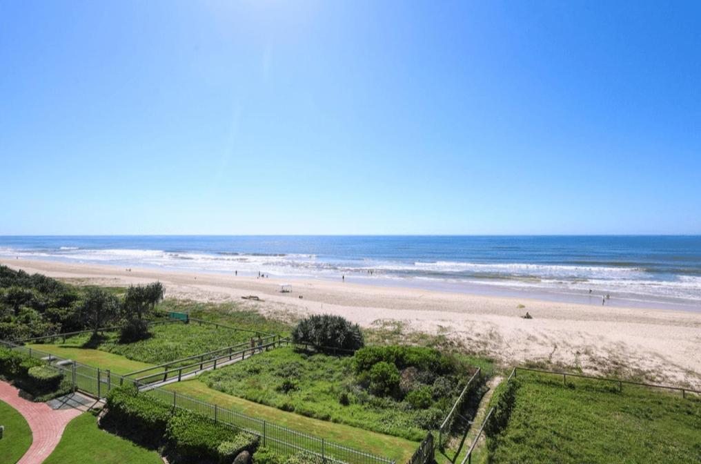 3 Bedroom Floor Beachfront In Surfers Paradise - Q * Gold Coast
